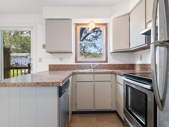 3rd image of 8531 Kellydale St NW #1