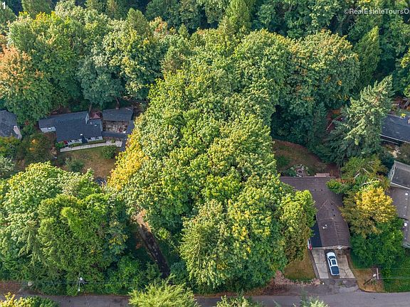 4th image of 3310 Arbor Dr