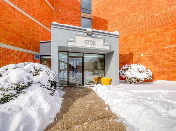 1705 McCowan Rd #205, Toronto, ON M1S 4L2