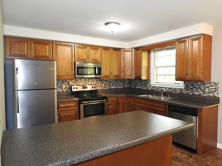 529 Morrison Dr — Photo 2