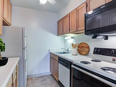 Park Towers Apartment Homes|Model Vacant
