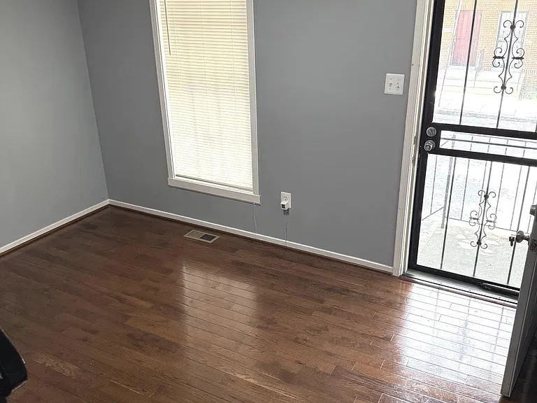 1754 Abbotston St — Photo 5