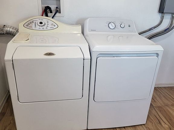 5th image of 1003 W Cascade Ave