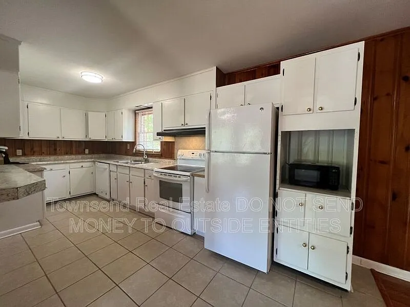 3 bed, 2.0 bath, 1247 sqft, $1,360 — Photo 4