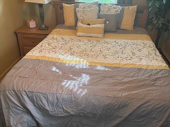 Bedroom set