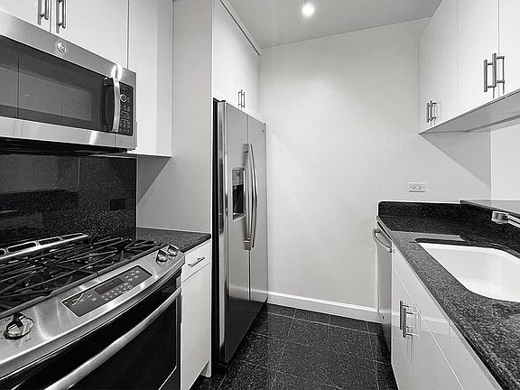 3rd image of 1930 Broadway APT 6B