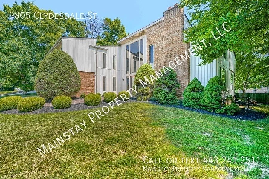 5 Bedrooms + 2 Bonus Rooms in Prime Location! — Photo 2