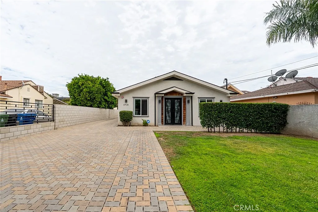3 bed, 1200 sqft, $3,600 — Photo 1