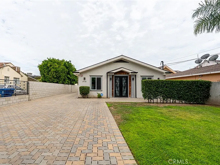 6938 Peach Ave — Photo 1