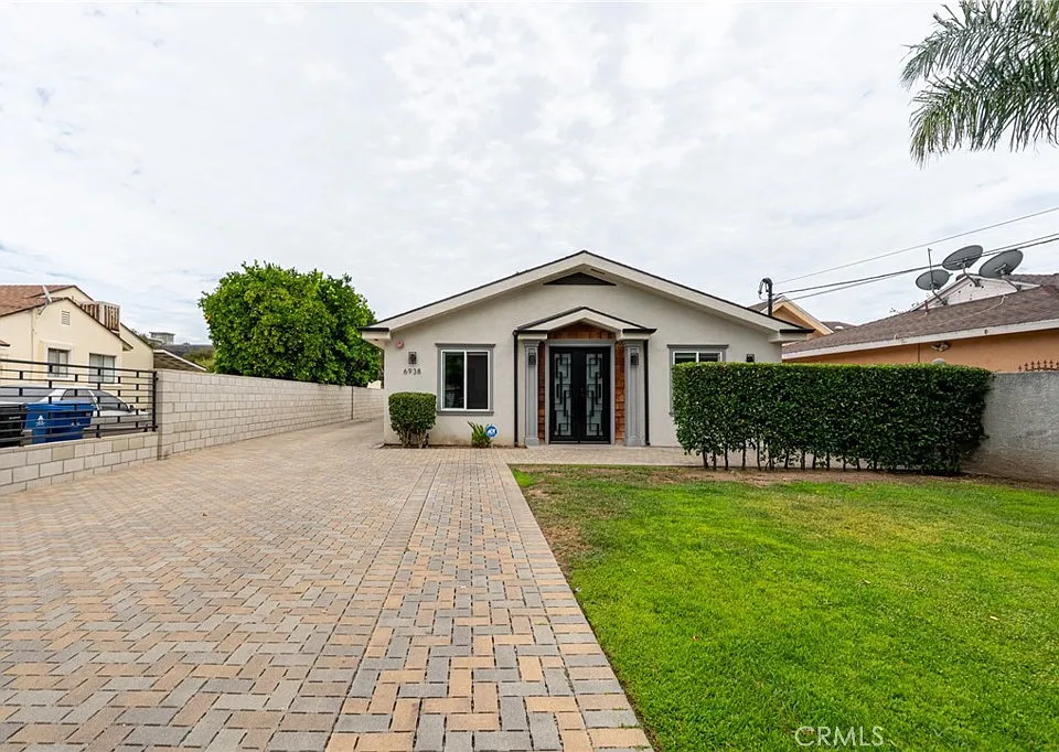 6938 Peach Ave