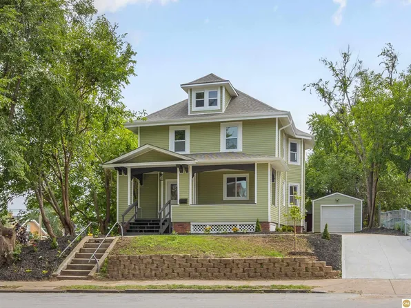 1109 S 32nd St, Omaha, NE 68105