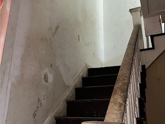 2nd image of 401 Garfield St