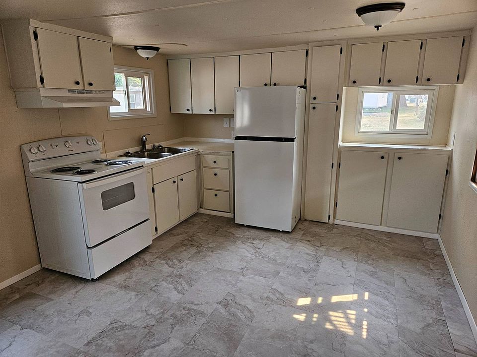 2nd image of 76332 Rainbow St #38A