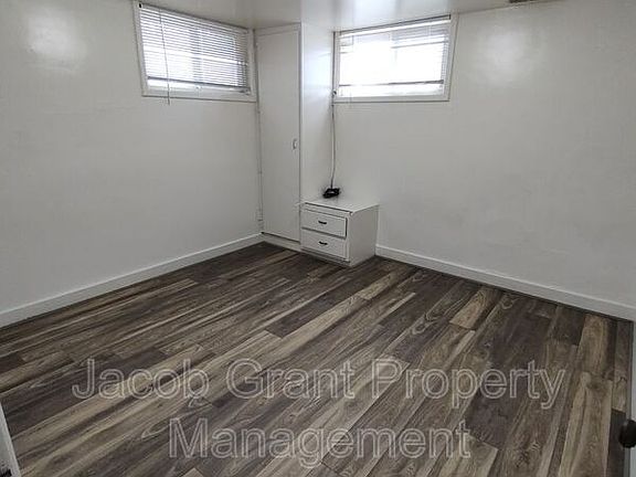 3rd image of 1110 E Lewis St #1/2