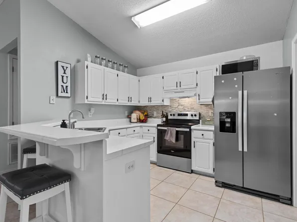 392 Pristine Water Ln, Mary Esther, FL 32569