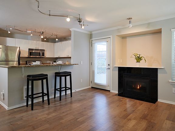 3rd image of 323 Queen Anne Ave N APT 312