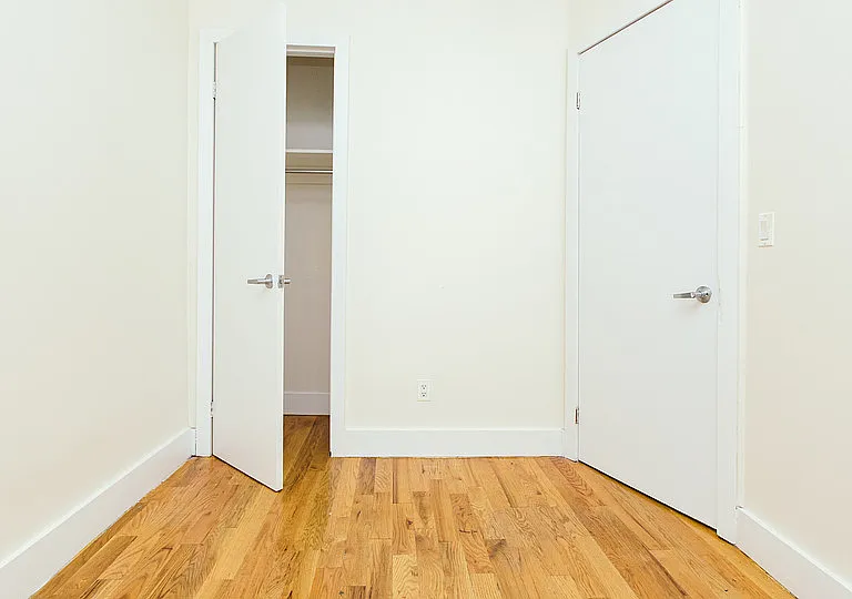 206 Scholes St #8 — Photo 24