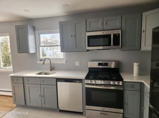 883 Roundtree Dr, Toms River, NJ 08753