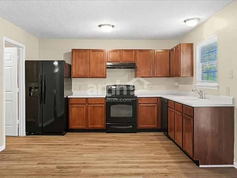 6711 Earlswood Dr — Photo 3