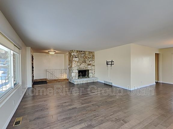 2nd image of 3220 E Bernada Dr