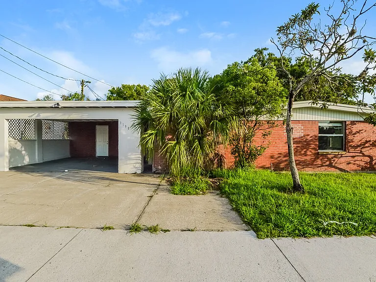 1198 Maxey Dr — Photo 1