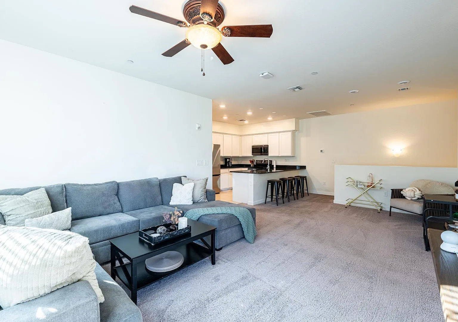 2 bed, 2.0 bath, 1096 sqft, $2,250 — Photo 3
