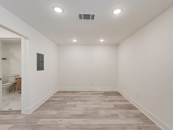 2nd image of 4318 Gaston Ave #103