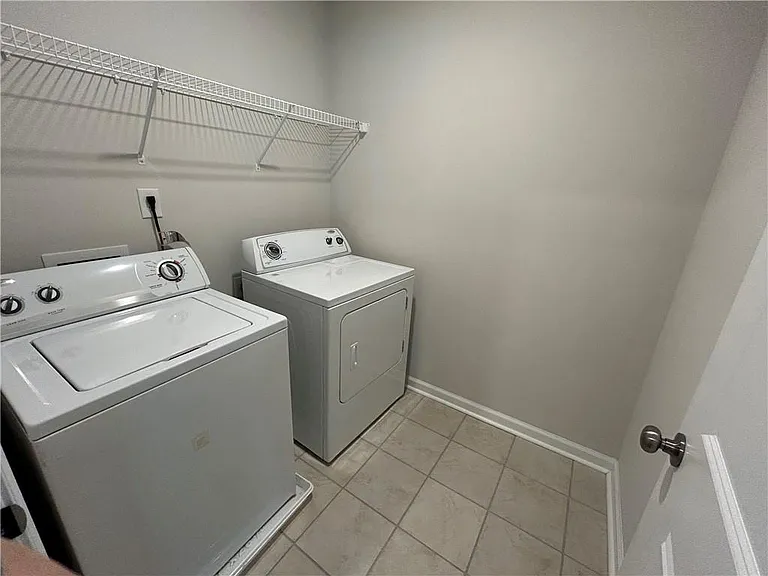 3715 Davis Cir — Photo 15