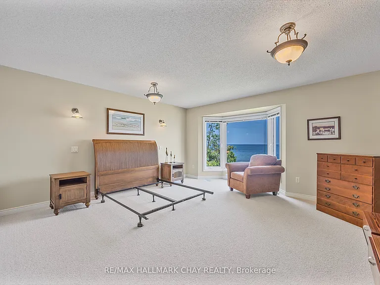 2653 Leonard St — Photo 24