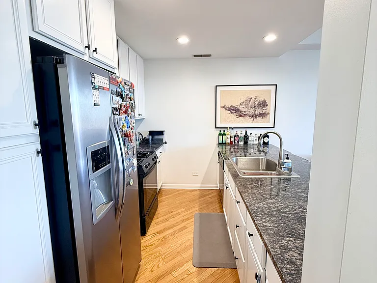 2317 W Wolfram St #413 — Photo 8