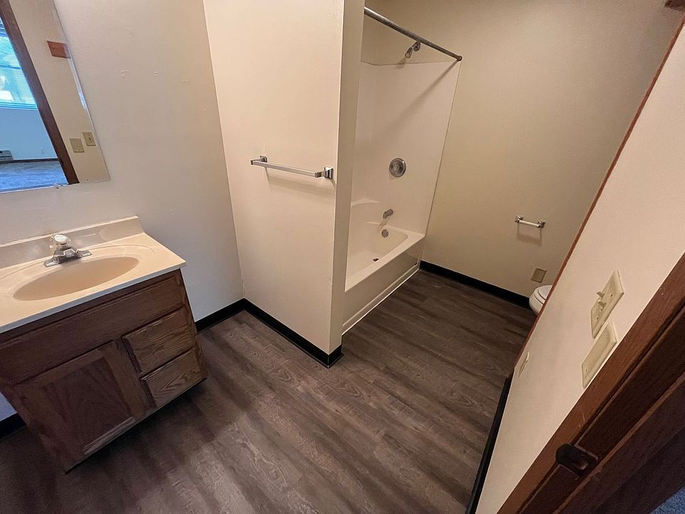 2nd image of 144 Lincoln Ave E #1
