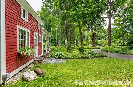 Private entrance m-i-l apt
						:
						Income potential?
Full kitchen, Bdrm, Bathrm, Lg LR/DR
Separate utilities