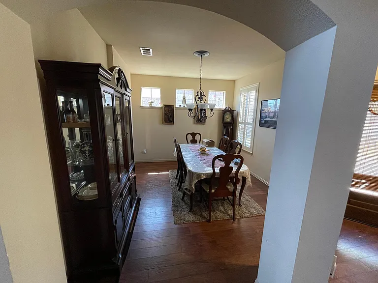 12812 Outlook Ave — Photo 4