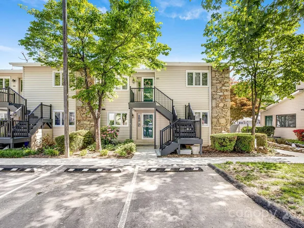 411 Britton Creek Dr #401, Hendersonville, NC 28791