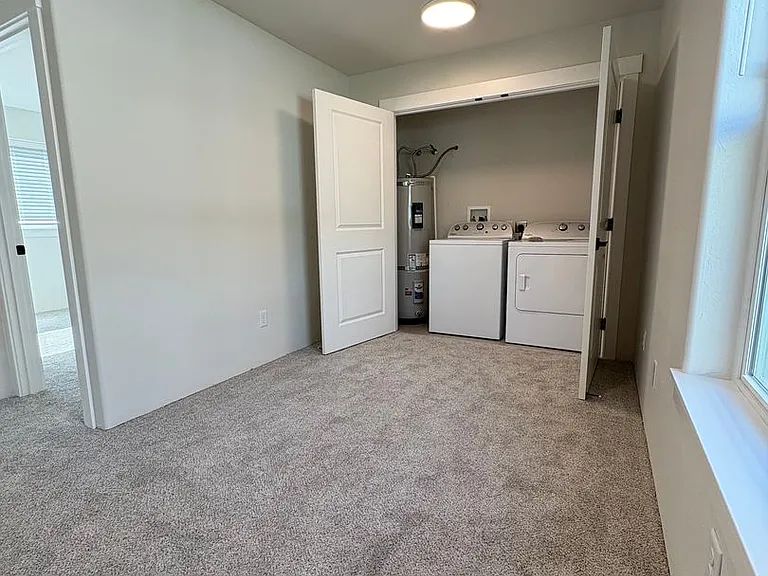 1166 Woodrow Ln — Photo 8