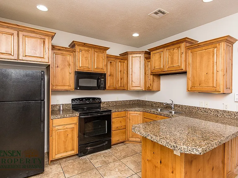 370 W Buena Vis #101 — Photo 9
