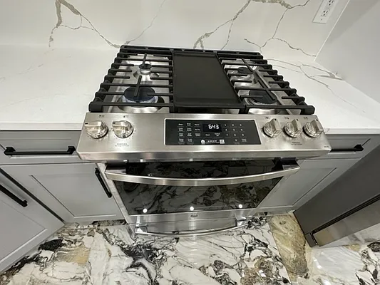 Rented by 18 REALTY | media 2