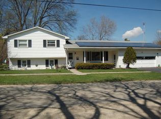 611 S 3rd St, Oregon, IL 61061