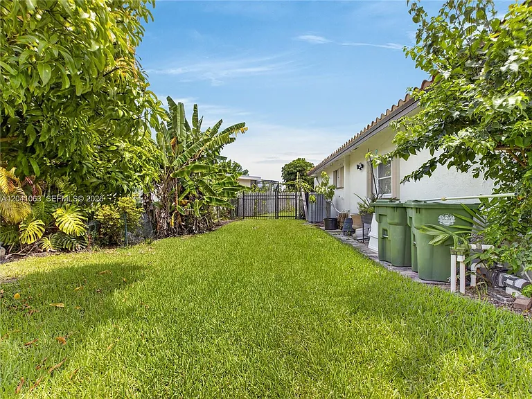 16641 Royal Poinciana Dr — Photo 42