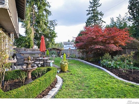 Fabulous garden and lawn areas.  This home has the perfect exposures for every garden. Lots of sun ~ it's lovely now, but  just wait until you see it in spring !!!