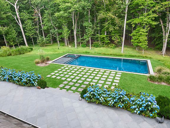 3rd image of 20 Barclay Dr