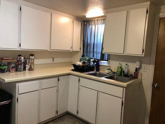 2nd image of 319 Swan St #1/2