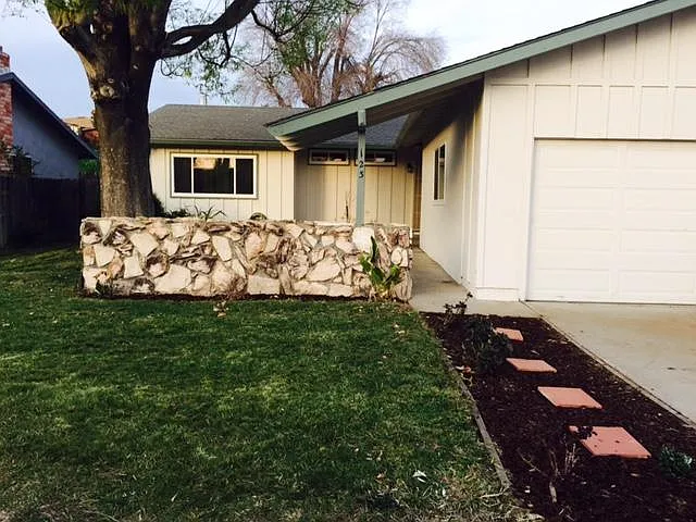 123 E Lake Dr photo 1