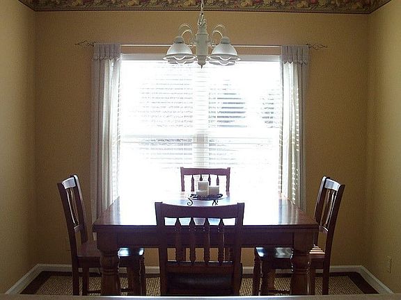 Light and Bright Dining Area