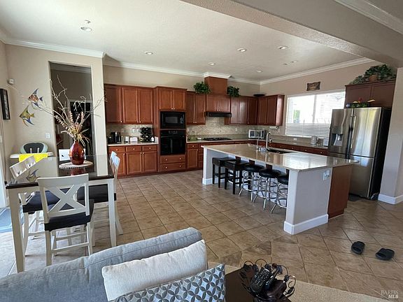4th image of 4925 Paramount Way