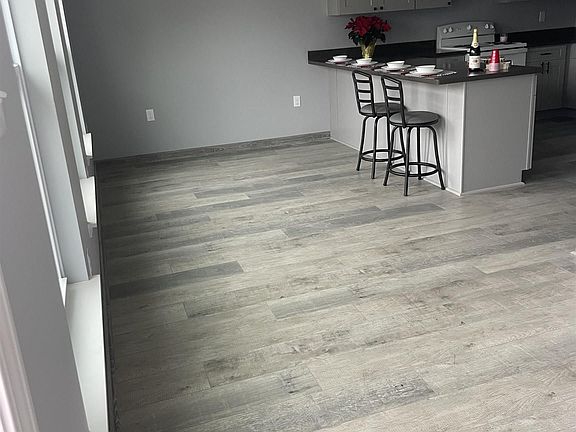 5th image of 1125-1127 Saux Ln