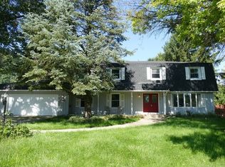 28W462 Leverenz Rd, Naperville, IL 60564