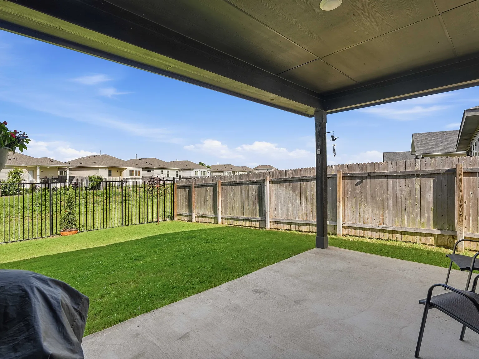 3 bed, 1850 sqft, $2,500 — Photo 4