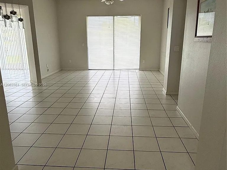 2435 SE 7th Pl — Photo 5