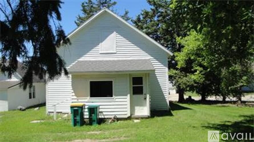 1st image of 220 4th St S #1